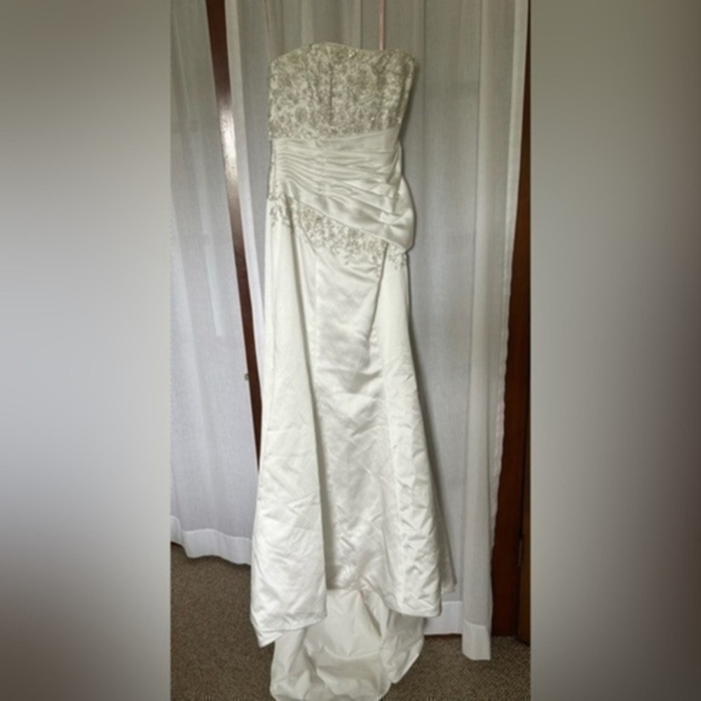 NWT - White Mermaid style Wedding Dress